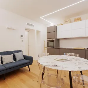 https://chic-modern-flat-just-450-mt-from-centrale-fs.it-lombardy.com